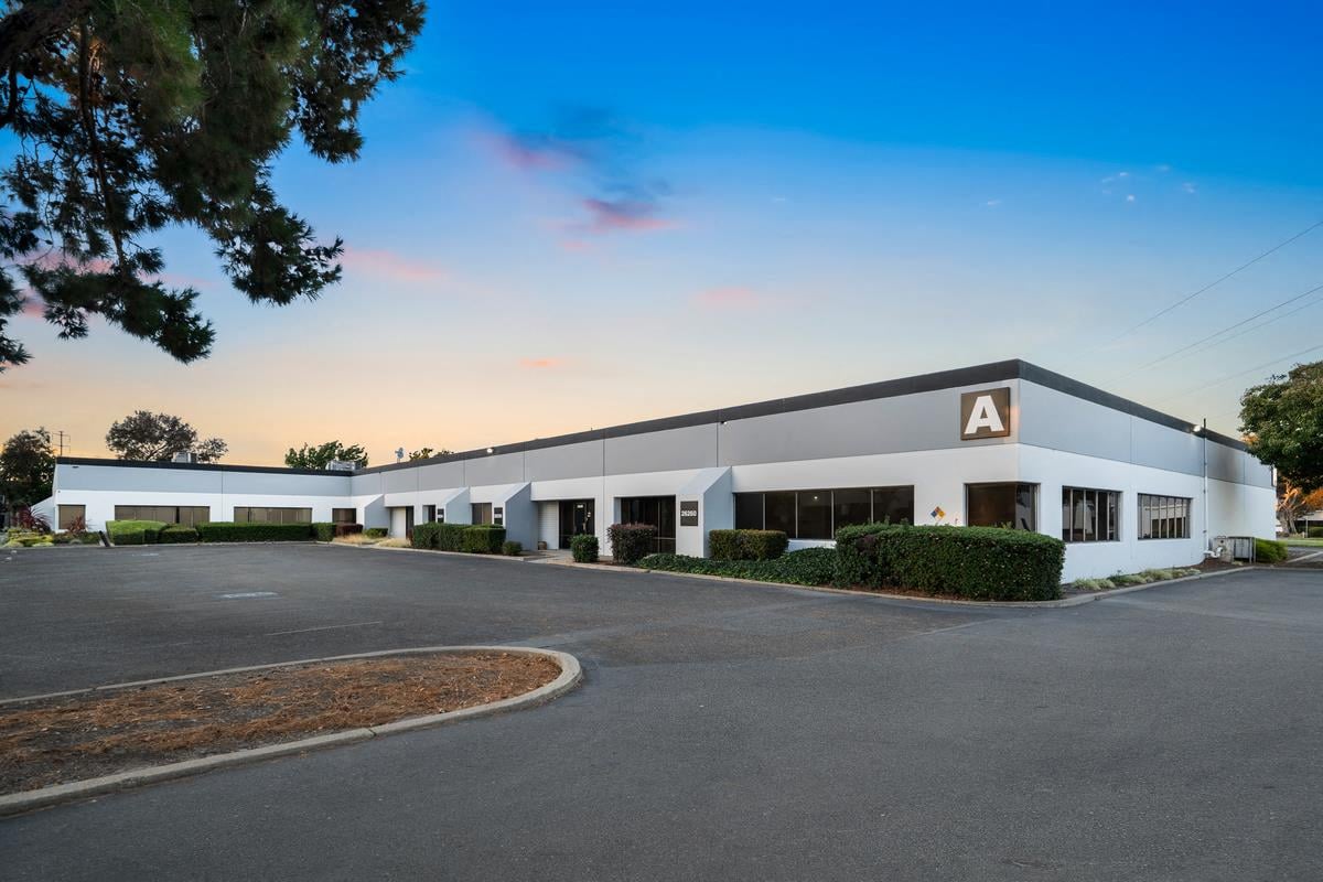 5,800 SF Flex Space in Hayward, CA Photo